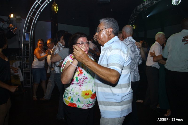 2010_11_20_jantar_dan%c3%a7ante_assef_33_anos-640