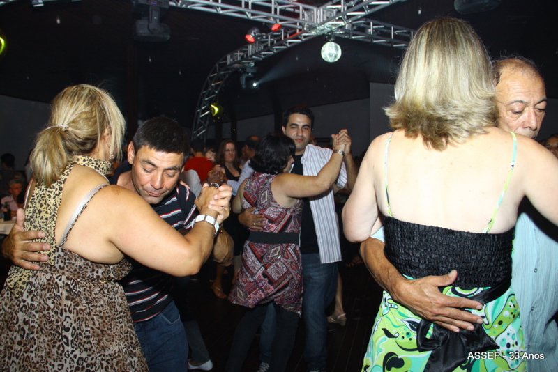 2010_11_20_jantar_dan%c3%a7ante_assef_33_anos-652
